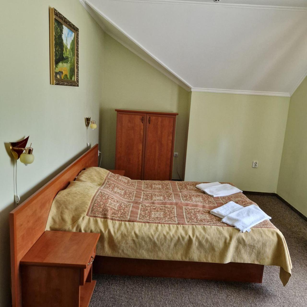 Hotel Helikon Yanoshi Dış mekan fotoğraf