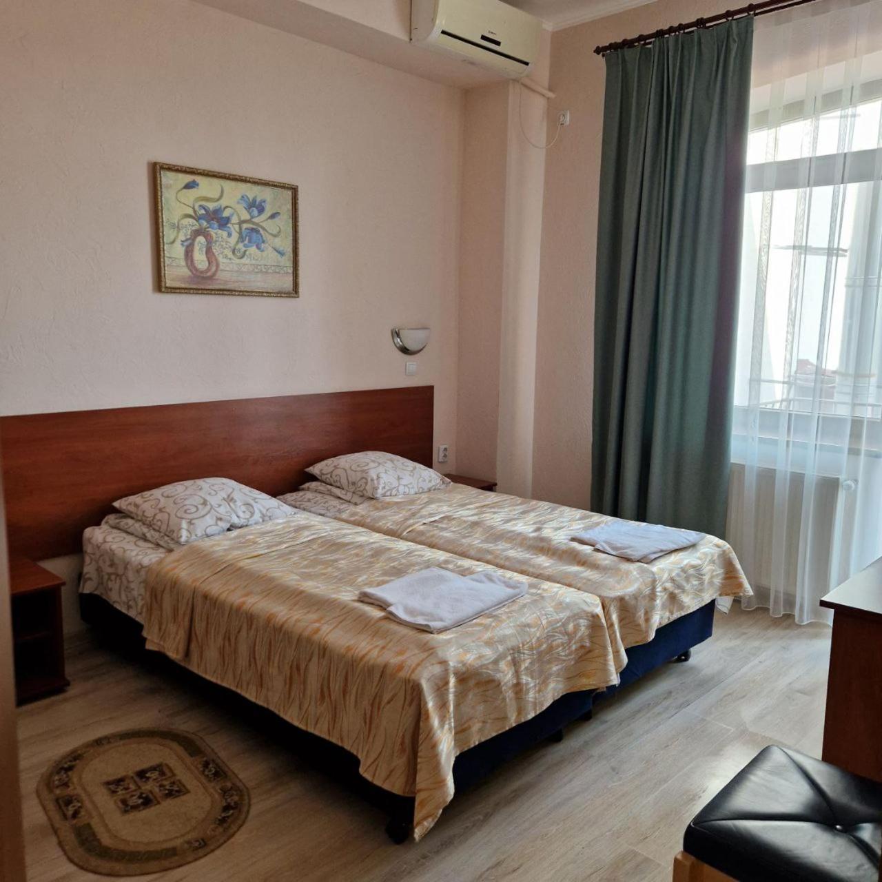 Hotel Helikon Yanoshi Dış mekan fotoğraf