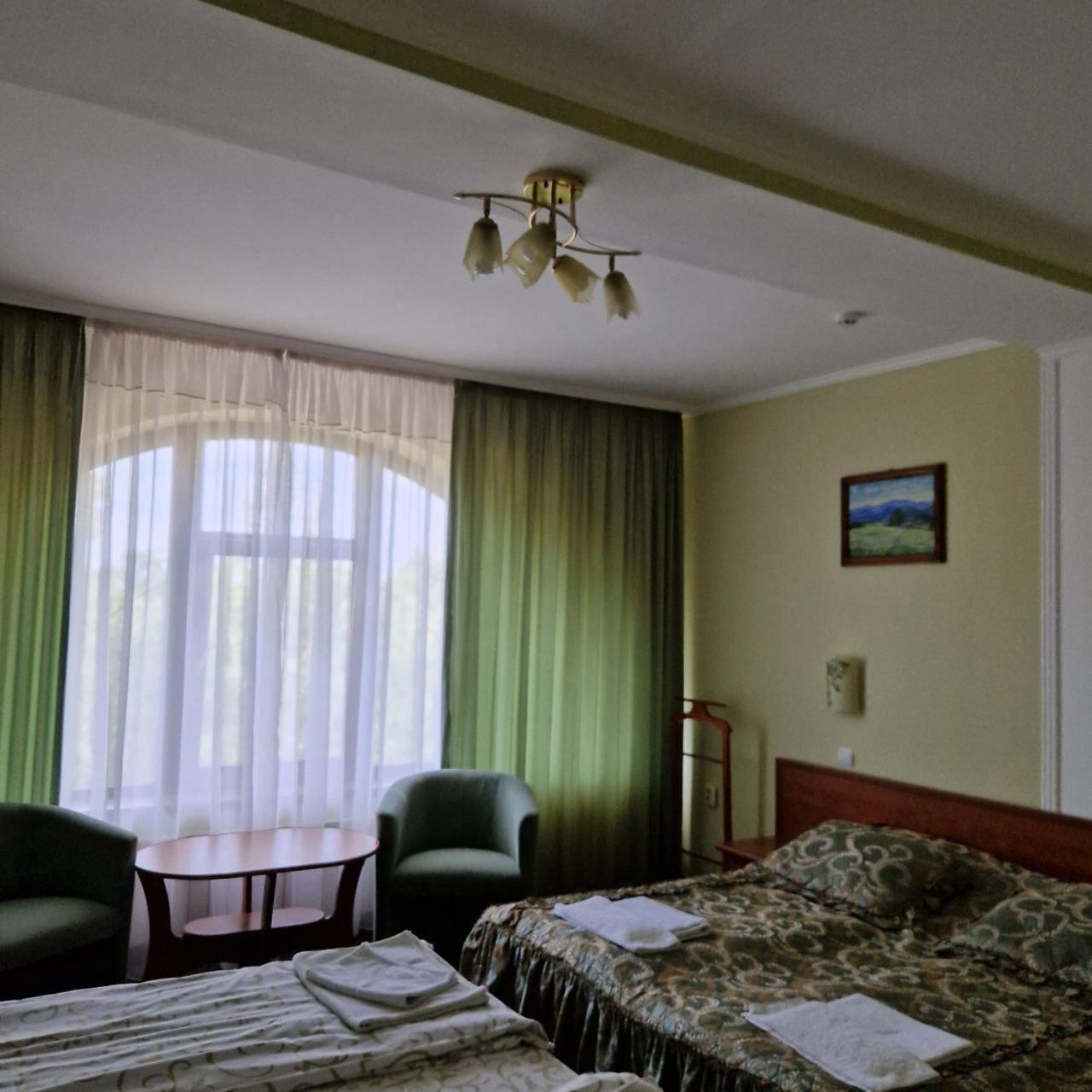 Hotel Helikon Yanoshi Dış mekan fotoğraf