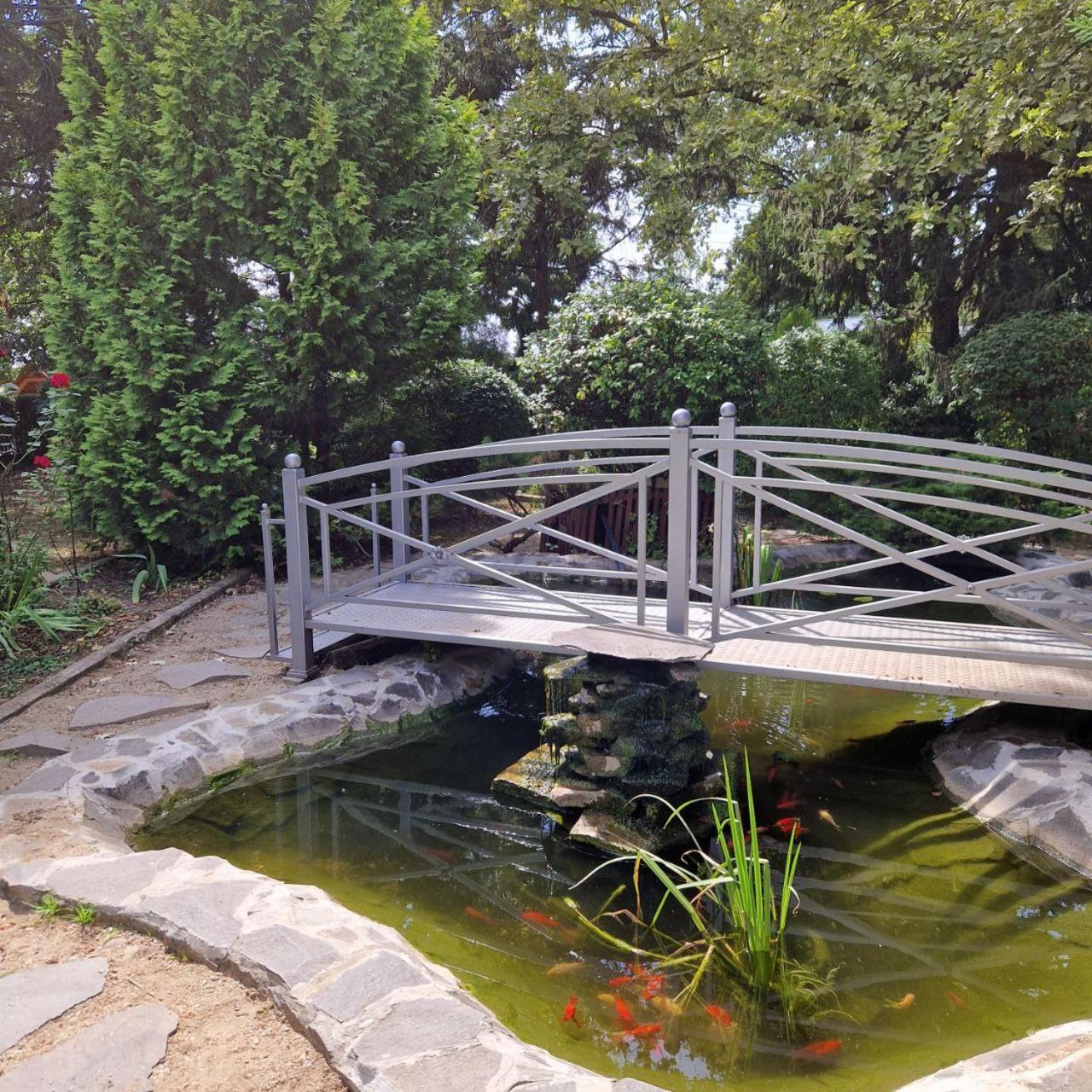 Hotel Helikon Yanoshi Dış mekan fotoğraf