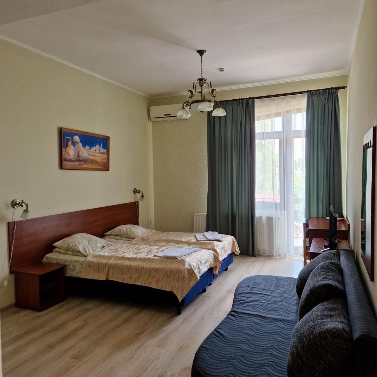Hotel Helikon Yanoshi Dış mekan fotoğraf