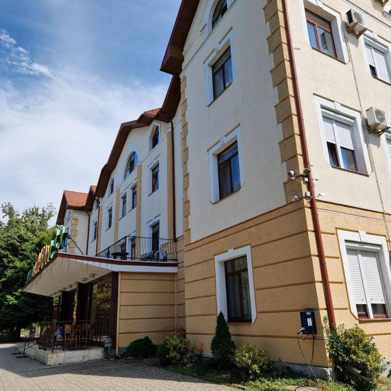 Hotel Helikon Yanoshi Dış mekan fotoğraf