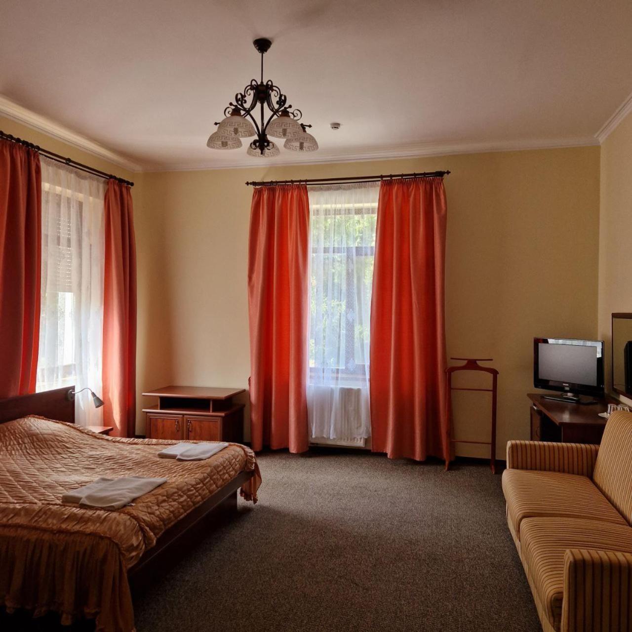 Hotel Helikon Yanoshi Dış mekan fotoğraf