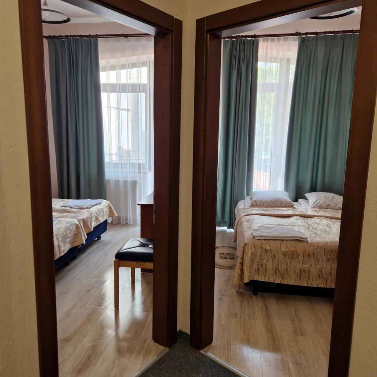 Hotel Helikon Yanoshi Dış mekan fotoğraf