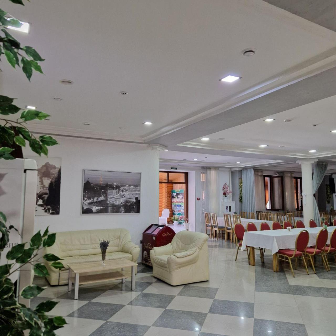 Hotel Helikon Yanoshi Dış mekan fotoğraf