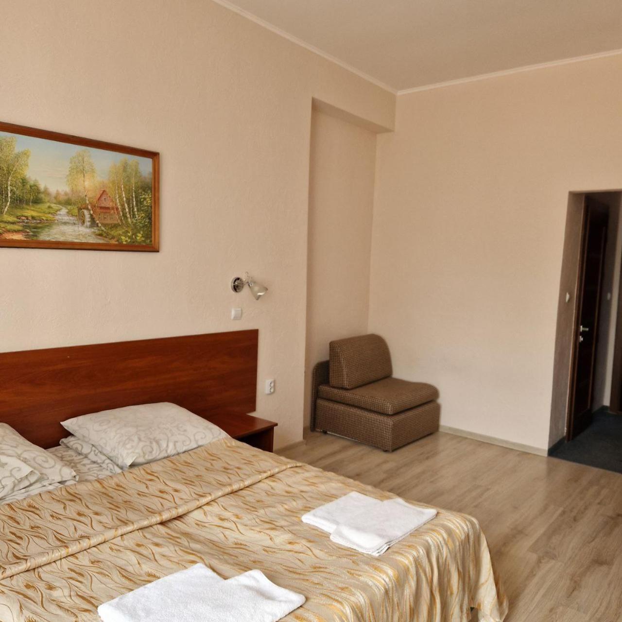 Hotel Helikon Yanoshi Dış mekan fotoğraf