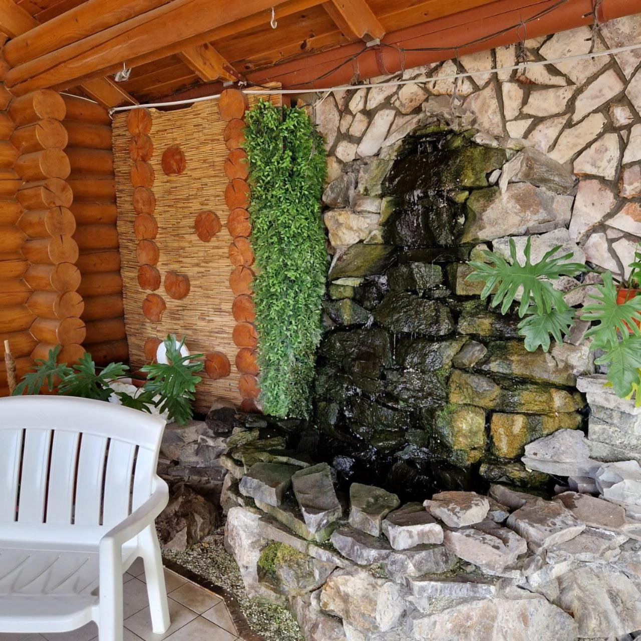 Hotel Helikon Yanoshi Dış mekan fotoğraf