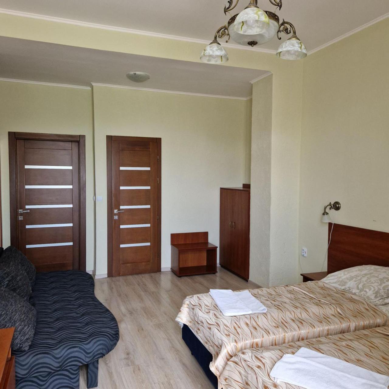 Hotel Helikon Yanoshi Dış mekan fotoğraf