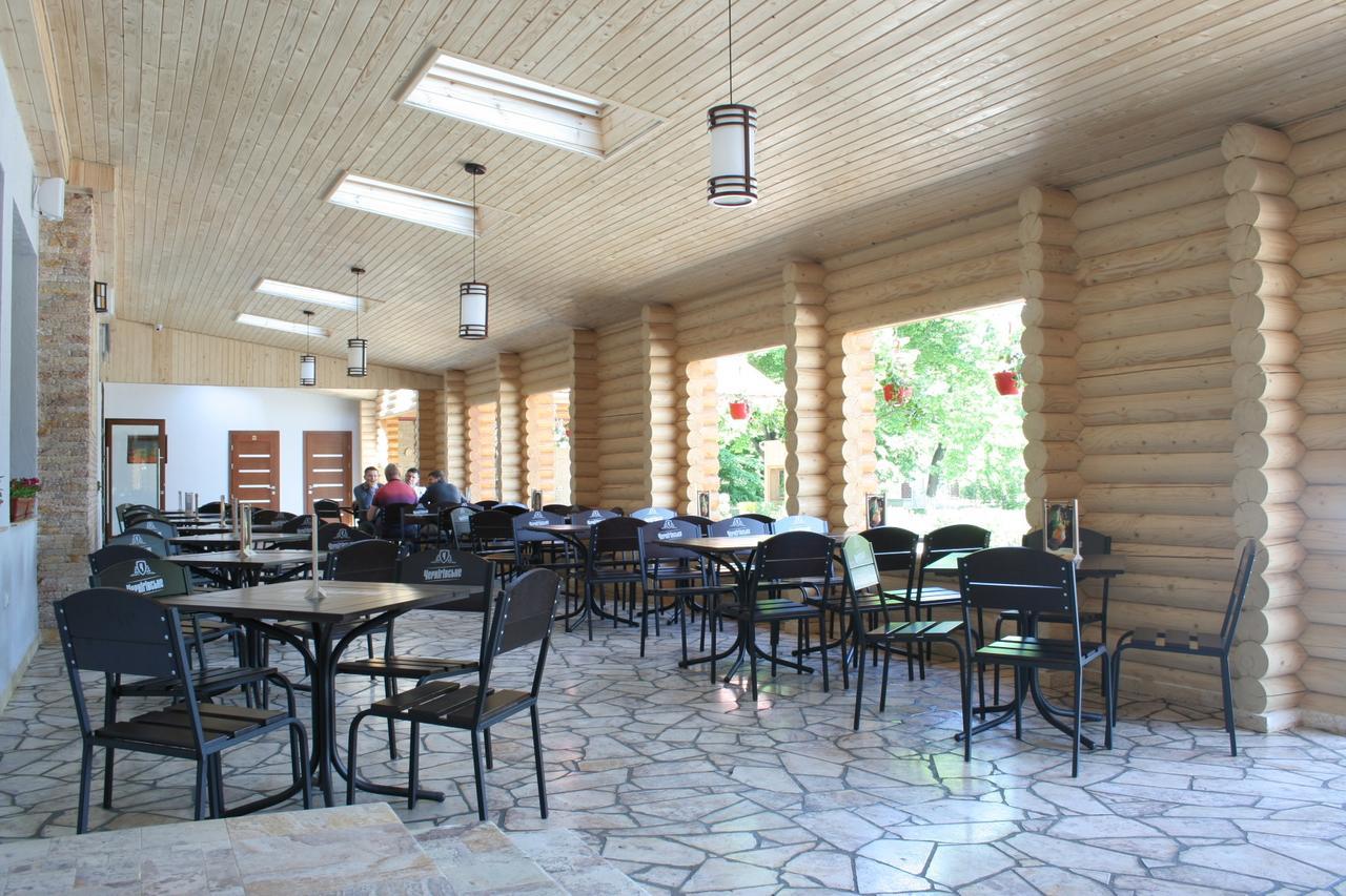 Hotel Helikon Yanoshi Dış mekan fotoğraf