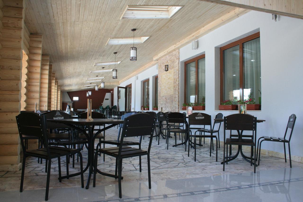 Hotel Helikon Yanoshi Dış mekan fotoğraf