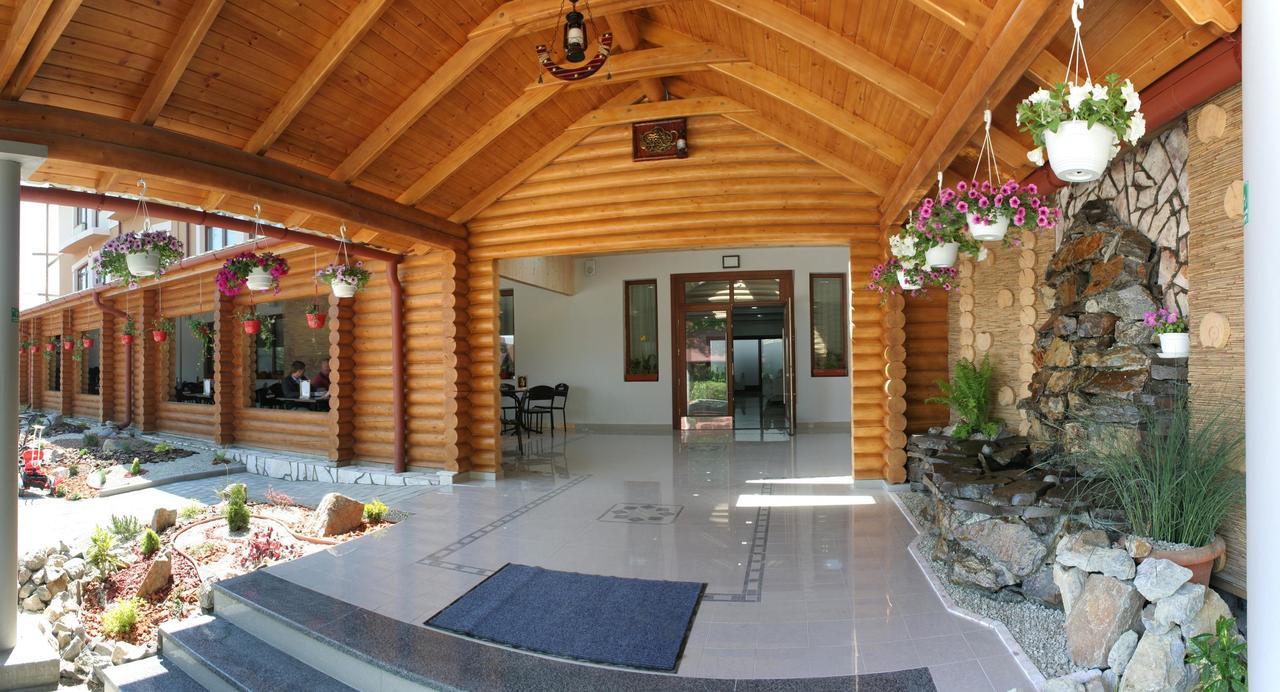 Hotel Helikon Yanoshi Dış mekan fotoğraf