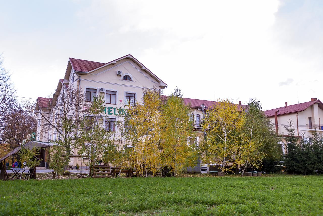 Hotel Helikon Yanoshi Dış mekan fotoğraf