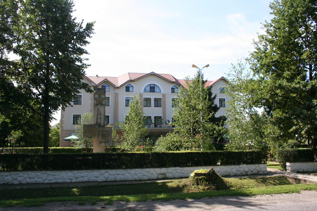 Hotel Helikon Yanoshi Dış mekan fotoğraf